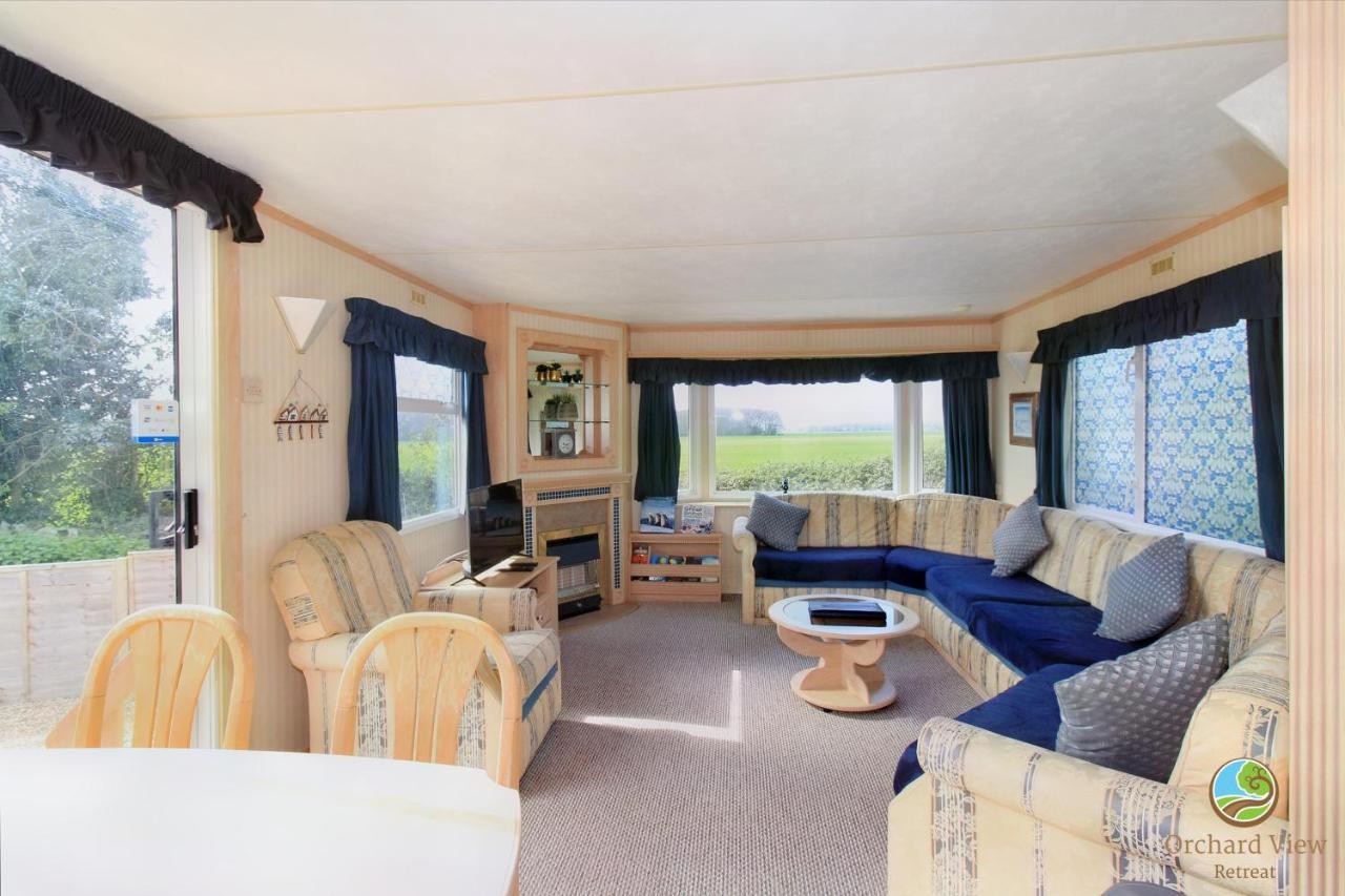 Villa Orchard View Retreat - Dog Friendly, Enclosed Private Garden With Weather Dependant Hot Tub - Not On A Holiday Park Little Clacton Exterior foto